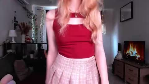 Snapshot of amylouwood chatting on 15, 7, 2026 Amy online show from 15, 7, 2026
