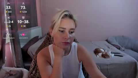 Snapshot of amymilson chatting on 25, 9, 2025 amymilson online show from 25, 9, 2025