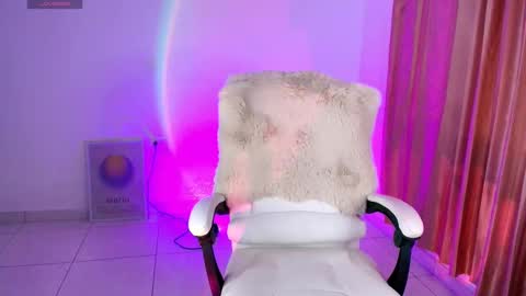 Snapshot of amyolimpo chatting on 10, 11, 2025 Amy ... Nice to meet u thumb up me please its important online show from 10, 11, 2025