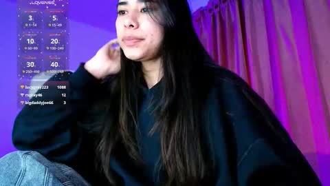 Snapshot of amyolimpo chatting on 26, 11, 2025 Amy ... Nice to meet u thumb up me please its important online show from 26, 11, 2025