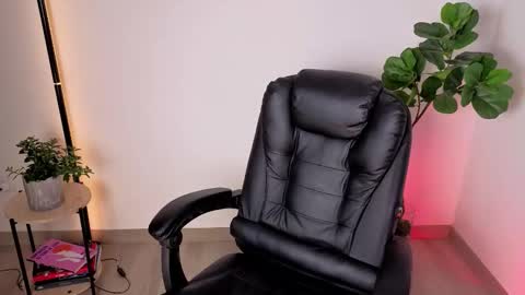 Snapshot of amyross1 chatting on 9, 11, 2025 Aleja online show from 9, 11, 2025