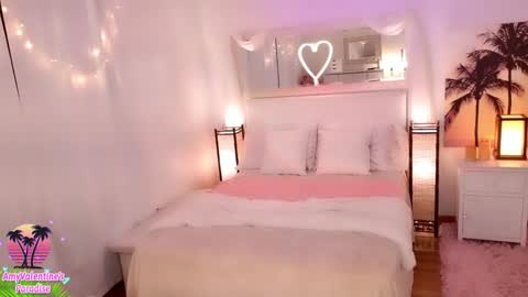 Snapshot of amyvalentine chatting on 7, 11, 2025 AmyValentine online show from 7, 11, 2025