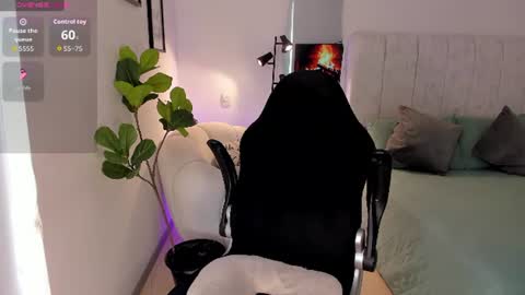 Snapshot of amywoods chatting on 1, 7, 2026 online show from 1, 7, 2026