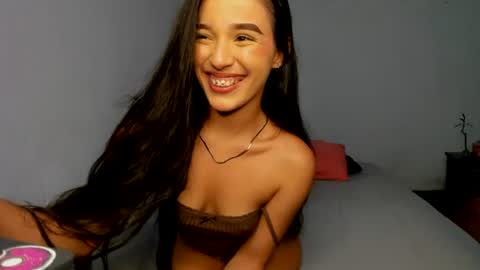 Snapshot of amyy_28 chatting on 19, 7, 2026 Amyy online show from 19, 7, 2026