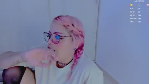 Snapshot of amyy_rouse chatting on 5, 7, 2026 Collinns online show from 5, 7, 2026