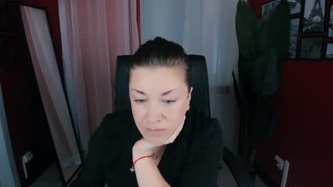Snapshot of ana_mills chatting on 16, 9, 2025 Ana online show from 16, 9, 2025