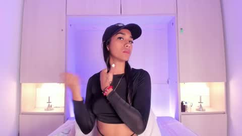 anaacollins_ online show from 30, 10, 2025