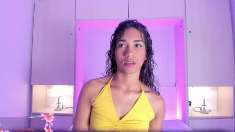 anaacollins_ online show from 25, 3, 2026