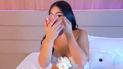 Snapshot of anabelleray chatting on 8, 11, 2025 anabelleray online show from 8, 11, 2025