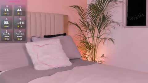 Ana Henao or Annie... Follow me ahenaocb Insta  X online show from 22, 2, 2025