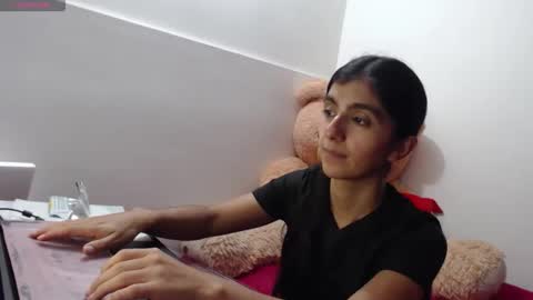 Anahi Browns online show from 8, 4, 2026