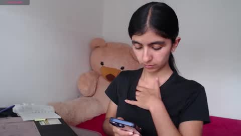 Anahi Browns online show from 14, 4, 2026