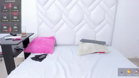 Snapshot of analia18_ chatting on 15, 10, 2025 analia18 online show from 15, 10, 2025