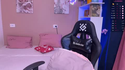 Ananasteisha online show from 4, 3, 2025