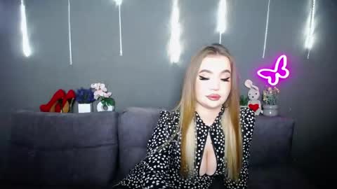 anastacyyellig online show from 17, 4, 2026