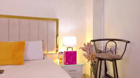 Mia online show from 11, 4, 2026