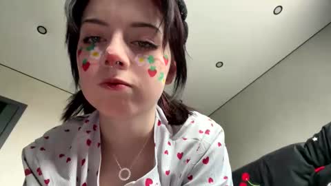 Snapshot of anclis chatting on 6, 4, 2026 AnmiXHot online show from 6, 4, 2026