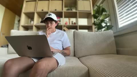 Snapshot of anddres_boss chatting on 16, 9, 2025 Tell Me ANDRESS ----- online show from 16, 9, 2025