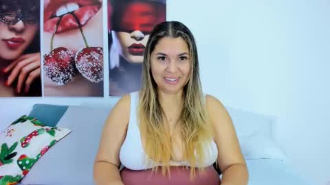 Snapshot of andhrea_vale chatting on 13, 11, 2025 Andrea online show from 13, 11, 2025