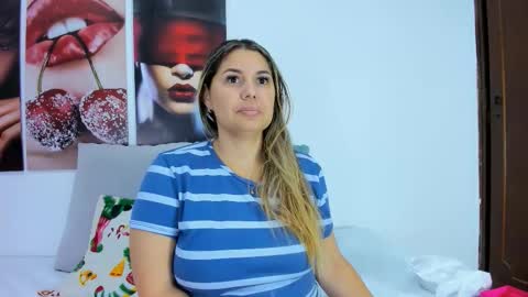 Snapshot of andhrea_vale chatting on 15, 11, 2025 Andrea online show from 15, 11, 2025