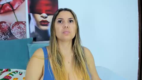 Snapshot of andhrea_vale chatting on 27, 11, 2025 Andrea online show from 27, 11, 2025