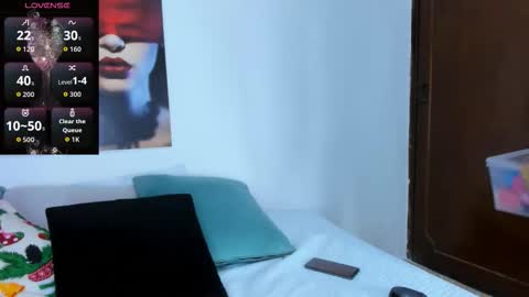 Snapshot of andhrea_vale chatting on 4, 12, 2025 Andrea online show from 4, 12, 2025