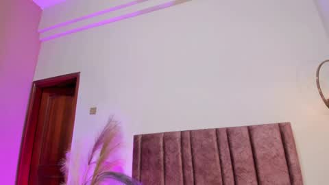 Andra Cyrus online show from 5, 6, 2026