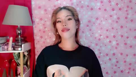 andrea06121998 online show from 8, 11, 2025