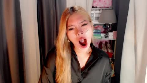 Snapshot of andrea06121998 chatting on 8, 7, 2026 andrea06121998 online show from 8, 7, 2026