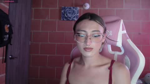 Snapshot of andrea_camila chatting on 7, 10, 2025 Andrea  online show from 7, 10, 2025