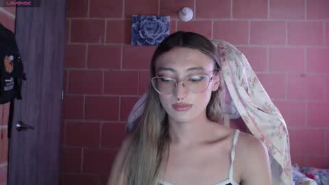 Snapshot of andrea_camila chatting on 14, 10, 2025 Andrea  online show from 14, 10, 2025