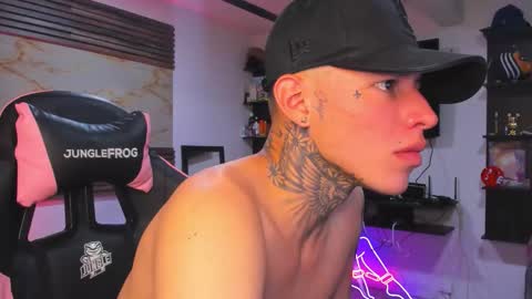 Snapshot of andrees_s chatting on 15, 11, 2025 andrees_s online show from 15, 11, 2025