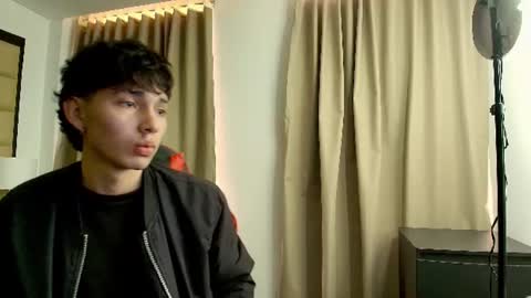 Snapshot of andres8975 chatting on 18, 6, 2026 Andres online show from 18, 6, 2026
