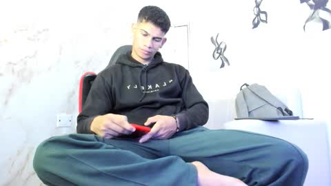 Snapshot of andres_stud chatting on 5, 10, 2025 andres_stud online show from 5, 10, 2025