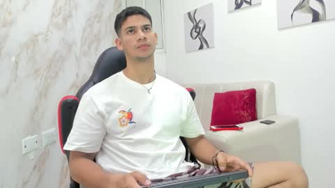 Snapshot of andres_stud chatting on 6, 10, 2025 andres_stud online show from 6, 10, 2025