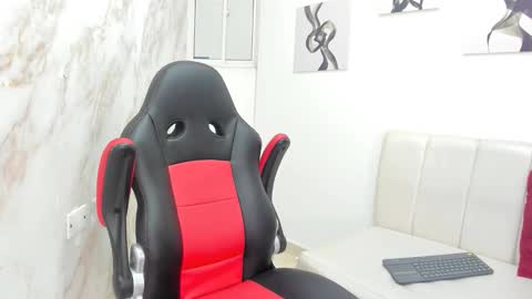 Snapshot of andres_stud chatting on 8, 10, 2025 andres_stud online show from 8, 10, 2025