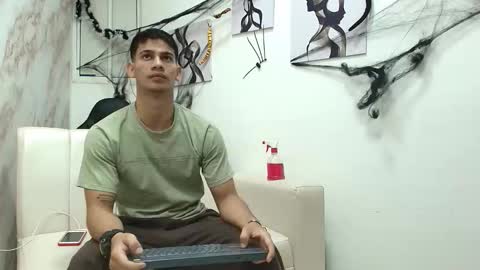 Snapshot of andres_stud chatting on 19, 10, 2025 andres_stud online show from 19, 10, 2025