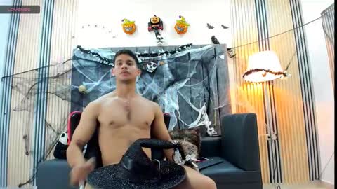 Snapshot of andres_stud chatting on 28, 10, 2025 andres_stud online show from 28, 10, 2025