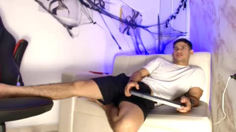Snapshot of andres_stud chatting on 29, 10, 2025 andres_stud online show from 29, 10, 2025