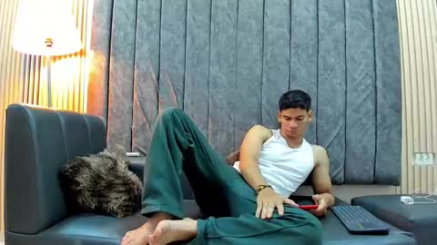 Snapshot of andres_stud chatting on 22, 11, 2025 andres_stud online show from 22, 11, 2025