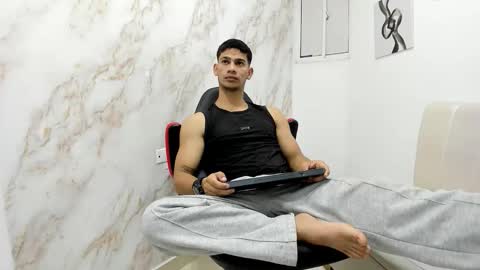 Snapshot of andres_stud chatting on 24, 11, 2025 andres_stud online show from 24, 11, 2025