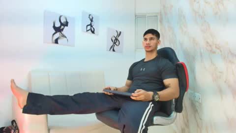 Snapshot of andres_stud chatting on 2, 12, 2025 andres_stud online show from 2, 12, 2025