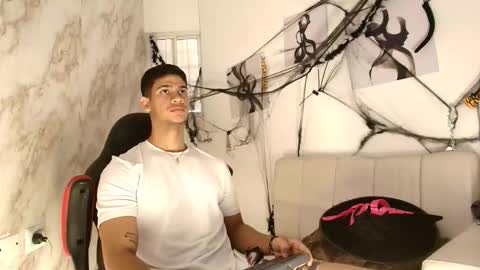 Snapshot of andres_stud777 chatting on 24, 10, 2025 ANDRES online show from 24, 10, 2025