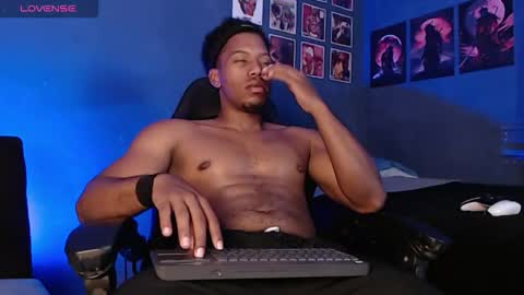 Snapshot of andrew_hoult chatting on 17, 12, 2025 Andrew online show from 17, 12, 2025