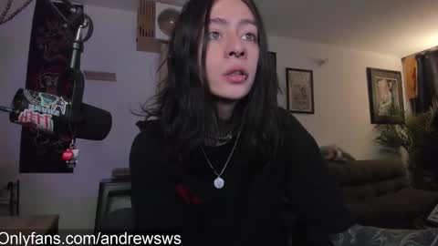 Snapshot of andrew_round chatting on 3, 12, 2025 andrew_round online show from 3, 12, 2025