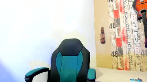 Snapshot of andrey_u92 chatting on 2, 1, 2025 online show from 2, 1, 2025
