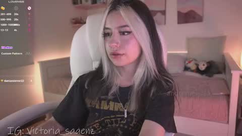 Victoria Senz  online show from 27, 10, 2025