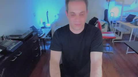 Snapshot of andy0pandi chatting on 3, 10, 2025 Andrew online show from 3, 10, 2025