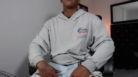 andy_smith333 online show from 9, 3, 2025