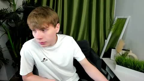 Snapshot of andyjey_ chatting on 15, 7, 2026 Mandy and Andy online show from 15, 7, 2026
